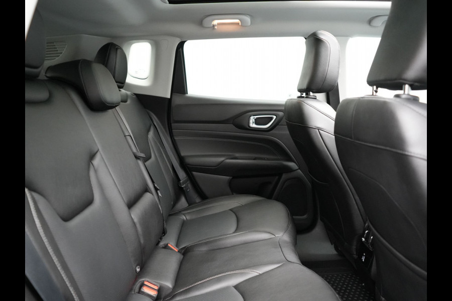 Jeep Compass 4xe 240 Electric S Plug In Hybrid 240pk Dealer O.H PHEV | Panodak | Adaptive Cruise | 360 Camera | Lederen Sportstoelen Verwarmd | Alpine Sound | Apple Carplay | Stuur Verwarmd | Keyless | Virtual | Navigatie | DAB |