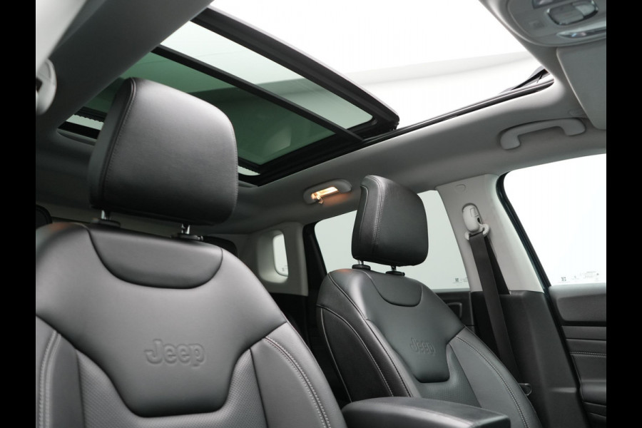 Jeep Compass 4xe 240 Electric S Plug In Hybrid 240pk Dealer O.H PHEV | Panodak | Adaptive Cruise | 360 Camera | Lederen Sportstoelen Verwarmd | Alpine Sound | Apple Carplay | Stuur Verwarmd | Keyless | Virtual | Navigatie | DAB |