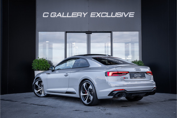 Audi RS5 Coupé 2.9 TFSI quattro - NL auto! l Panorama l Massage l 360cam Audi RS5 Coupé 2.9 TFSI quattro - NL auto! l Panorama l Massage l 360cam