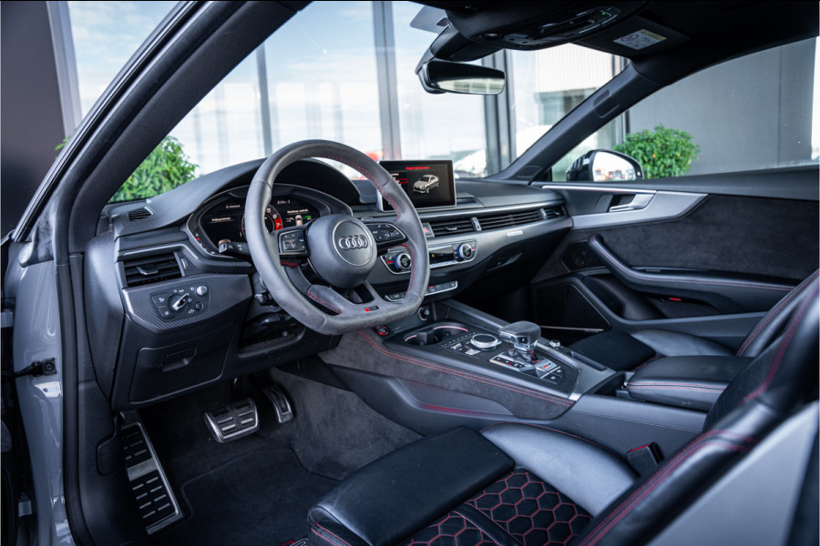Audi RS5 Coupé 2.9 TFSI quattro - NL auto! l Panorama l Massage l 360cam Audi RS5 Coupé 2.9 TFSI quattro - NL auto! l Panorama l Massage l 360cam