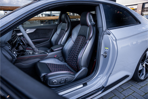 Audi RS5 Coupé 2.9 TFSI quattro - NL auto! l Panorama l Massage l 360cam Audi RS5 Coupé 2.9 TFSI quattro - NL auto! l Panorama l Massage l 360cam