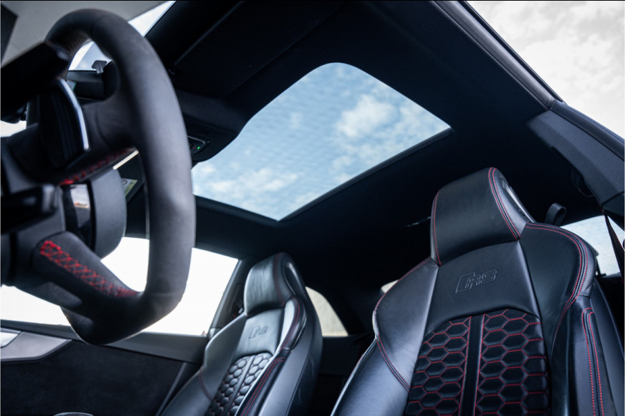 Audi RS5 Coupé 2.9 TFSI quattro - NL auto! l Panorama l Massage l 360cam Audi RS5 Coupé 2.9 TFSI quattro - NL auto! l Panorama l Massage l 360cam