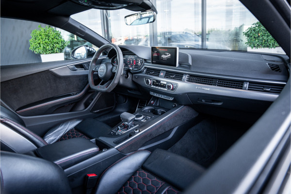 Audi RS5 Coupé 2.9 TFSI quattro - NL auto! l Panorama l Massage l 360cam Audi RS5 Coupé 2.9 TFSI quattro - NL auto! l Panorama l Massage l 360cam