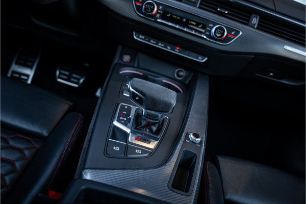 Audi RS5 Coupé 2.9 TFSI quattro - NL auto! l Panorama l Massage l 360cam Audi RS5 Coupé 2.9 TFSI quattro - NL auto! l Panorama l Massage l 360cam