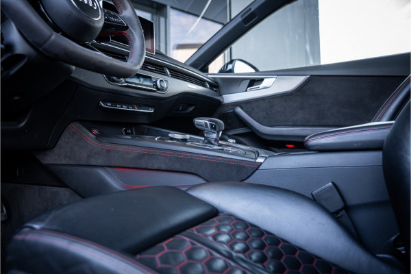 Audi RS5 Coupé 2.9 TFSI quattro - NL auto! l Panorama l Massage l 360cam Audi RS5 Coupé 2.9 TFSI quattro - NL auto! l Panorama l Massage l 360cam