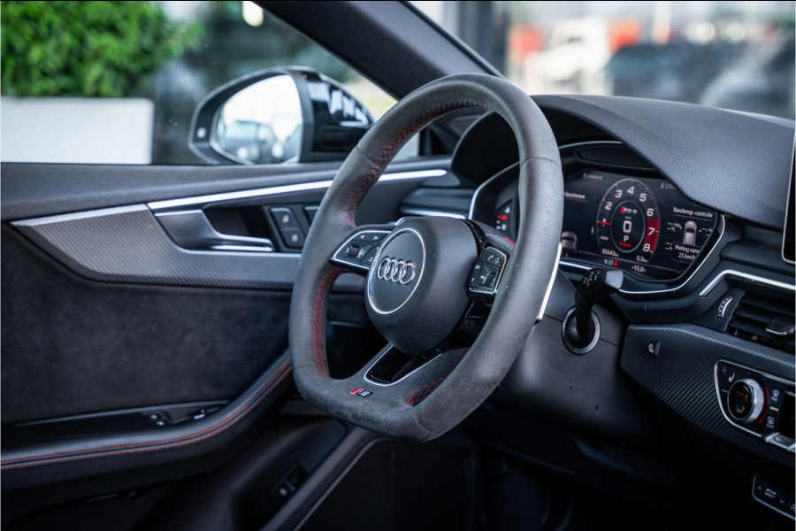 Audi RS5 Coupé 2.9 TFSI quattro - NL auto! l Panorama l Massage l 360cam Audi RS5 Coupé 2.9 TFSI quattro - NL auto! l Panorama l Massage l 360cam