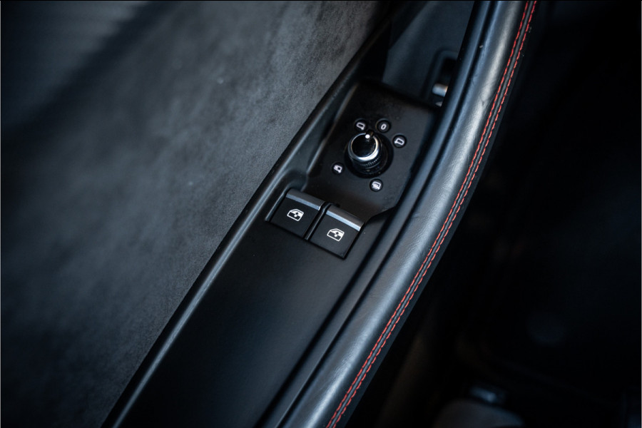Audi RS5 Coupé 2.9 TFSI quattro - NL auto! l Panorama l Massage l 360cam Audi RS5 Coupé 2.9 TFSI quattro - NL auto! l Panorama l Massage l 360cam