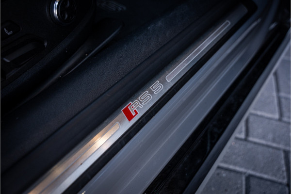 Audi RS5 Coupé 2.9 TFSI quattro - NL auto! l Panorama l Massage l 360cam Audi RS5 Coupé 2.9 TFSI quattro - NL auto! l Panorama l Massage l 360cam