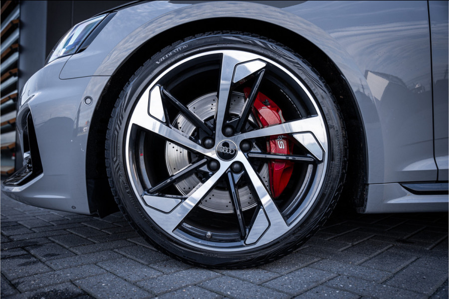 Audi RS5 Coupé 2.9 TFSI quattro - NL auto! l Panorama l Massage l 360cam Audi RS5 Coupé 2.9 TFSI quattro - NL auto! l Panorama l Massage l 360cam