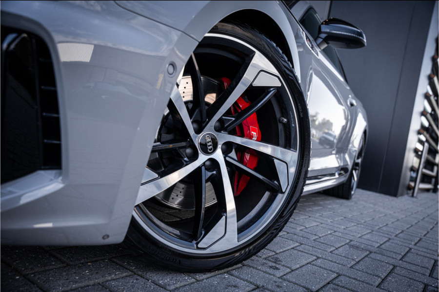 Audi RS5 Coupé 2.9 TFSI quattro - NL auto! l Panorama l Massage l 360cam Audi RS5 Coupé 2.9 TFSI quattro - NL auto! l Panorama l Massage l 360cam