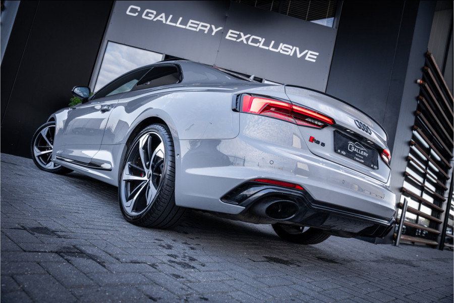 Audi RS5 Coupé 2.9 TFSI quattro - NL auto! l Panorama l Massage l 360cam Audi RS5 Coupé 2.9 TFSI quattro - NL auto! l Panorama l Massage l 360cam