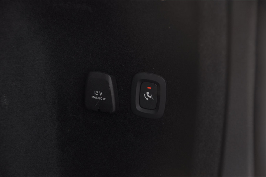 Volvo V60 T6 340PK Automaat Recharge AWD Inscription Trekhaak / Adaptieve cruise control /BLIS / Parkeersensoren met camera / Stoel - en stuurwielverwarming / Elektrische stoelen met geheugen / Getint glas / Apple carplay / Keyless entry / Elektrische achterklep Volvo V60 T6 340PK Automaat Recharge AWD Inscription Trekhaak / Adaptieve cruise control /BLIS / Parkeersensoren met camera / Stoel - en stuurwielverwarming / Elektrische stoelen met geheugen / Getint glas / Apple carplay / Keyless entry / Elektrische achterklep