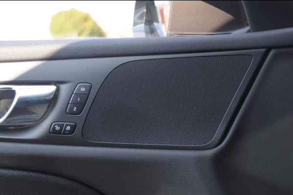 Volvo V60 T6 340PK Automaat Recharge AWD Inscription Trekhaak / Adaptieve cruise control /BLIS / Parkeersensoren met camera / Stoel - en stuurwielverwarming / Elektrische stoelen met geheugen / Getint glas / Apple carplay / Keyless entry / Elektrische achterklep Volvo V60 T6 340PK Automaat Recharge AWD Inscription Trekhaak / Adaptieve cruise control /BLIS / Parkeersensoren met camera / Stoel - en stuurwielverwarming / Elektrische stoelen met geheugen / Getint glas / Apple carplay / Keyless entry / Elektrische achterklep