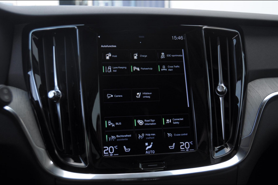 Volvo V60 T6 340PK Automaat Recharge AWD Inscription Trekhaak / Adaptieve cruise control /BLIS / Parkeersensoren met camera / Stoel - en stuurwielverwarming / Elektrische stoelen met geheugen / Getint glas / Apple carplay / Keyless entry / Elektrische achterklep Volvo V60 T6 340PK Automaat Recharge AWD Inscription Trekhaak / Adaptieve cruise control /BLIS / Parkeersensoren met camera / Stoel - en stuurwielverwarming / Elektrische stoelen met geheugen / Getint glas / Apple carplay / Keyless entry / Elektrische achterklep