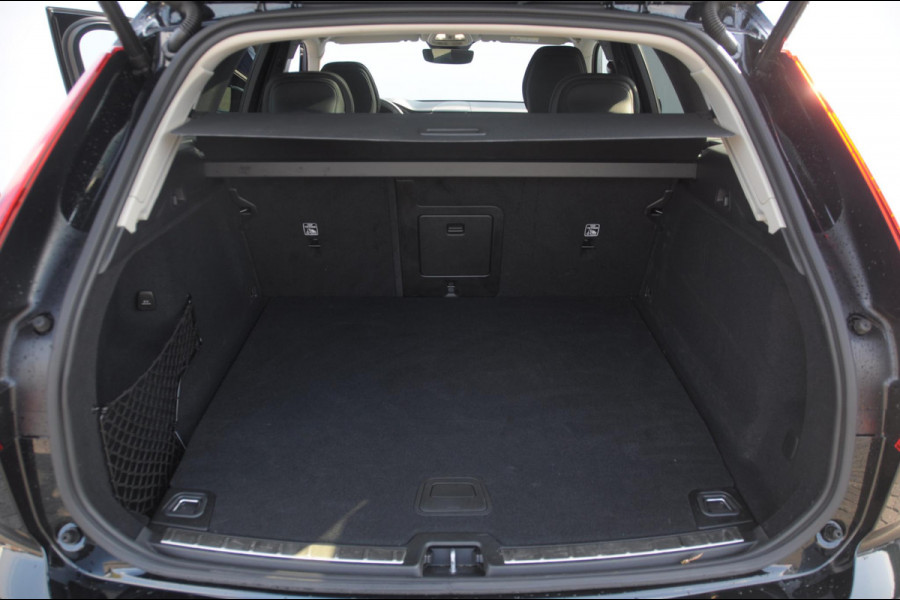 Volvo XC60 T6 350PK Automaat AWD Plus Dark / Adaptieve cruise control / Parkeersensoren met 360 camera / Stoel - en stuurwielverwarming / Elektrische stoelen met geheugen / Getint glas / Apple carplay / Keyless entry / Elektrische achterklep Volvo XC60 T6 350PK Automaat AWD Plus Dark / Adaptieve cruise control / Parkeersensoren met 360 camera / Stoel - en stuurwielverwarming / Elektrische stoelen met geheugen / Getint glas / Apple carplay / Keyless entry / Elektrische achterklep