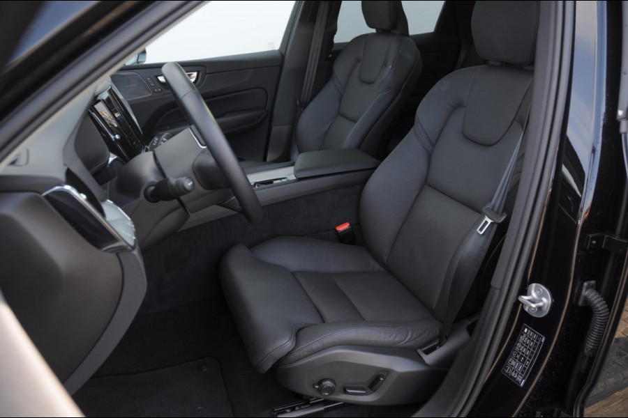 Volvo XC60 T6 350PK Automaat AWD Plus Dark / Adaptieve cruise control / Parkeersensoren met 360 camera / Stoel - en stuurwielverwarming / Elektrische stoelen met geheugen / Getint glas / Apple carplay / Keyless entry / Elektrische achterklep Volvo XC60 T6 350PK Automaat AWD Plus Dark / Adaptieve cruise control / Parkeersensoren met 360 camera / Stoel - en stuurwielverwarming / Elektrische stoelen met geheugen / Getint glas / Apple carplay / Keyless entry / Elektrische achterklep