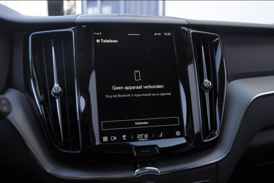 Volvo XC60 T6 350PK Automaat AWD Plus Dark / Adaptieve cruise control / Parkeersensoren met 360 camera / Stoel - en stuurwielverwarming / Elektrische stoelen met geheugen / Getint glas / Apple carplay / Keyless entry / Elektrische achterklep Volvo XC60 T6 350PK Automaat AWD Plus Dark / Adaptieve cruise control / Parkeersensoren met 360 camera / Stoel - en stuurwielverwarming / Elektrische stoelen met geheugen / Getint glas / Apple carplay / Keyless entry / Elektrische achterklep
