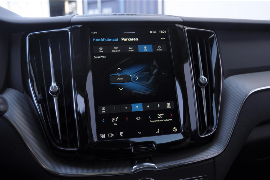 Volvo XC60 T6 350PK Automaat AWD Plus Dark / Adaptieve cruise control / Parkeersensoren met 360 camera / Stoel - en stuurwielverwarming / Elektrische stoelen met geheugen / Getint glas / Apple carplay / Keyless entry / Elektrische achterklep Volvo XC60 T6 350PK Automaat AWD Plus Dark / Adaptieve cruise control / Parkeersensoren met 360 camera / Stoel - en stuurwielverwarming / Elektrische stoelen met geheugen / Getint glas / Apple carplay / Keyless entry / Elektrische achterklep