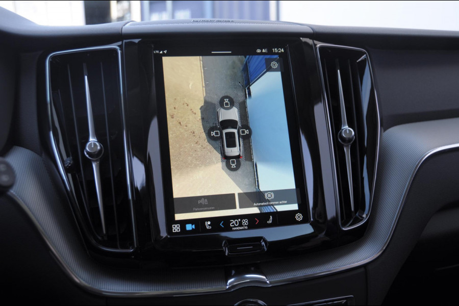 Volvo XC60 T6 350PK Automaat AWD Plus Dark / Adaptieve cruise control / Parkeersensoren met 360 camera / Stoel - en stuurwielverwarming / Elektrische stoelen met geheugen / Getint glas / Apple carplay / Keyless entry / Elektrische achterklep Volvo XC60 T6 350PK Automaat AWD Plus Dark / Adaptieve cruise control / Parkeersensoren met 360 camera / Stoel - en stuurwielverwarming / Elektrische stoelen met geheugen / Getint glas / Apple carplay / Keyless entry / Elektrische achterklep