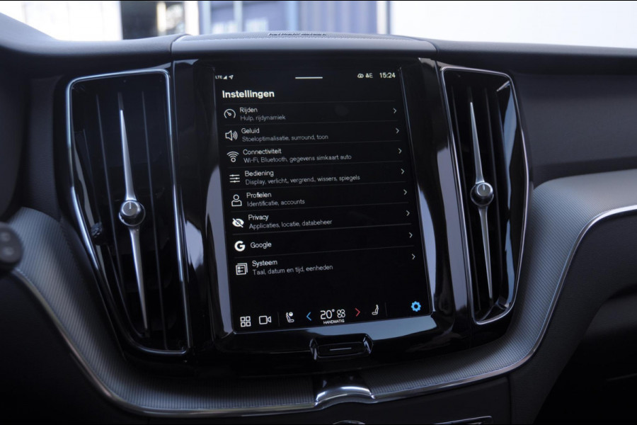 Volvo XC60 T6 350PK Automaat AWD Plus Dark / Adaptieve cruise control / Parkeersensoren met 360 camera / Stoel - en stuurwielverwarming / Elektrische stoelen met geheugen / Getint glas / Apple carplay / Keyless entry / Elektrische achterklep Volvo XC60 T6 350PK Automaat AWD Plus Dark / Adaptieve cruise control / Parkeersensoren met 360 camera / Stoel - en stuurwielverwarming / Elektrische stoelen met geheugen / Getint glas / Apple carplay / Keyless entry / Elektrische achterklep