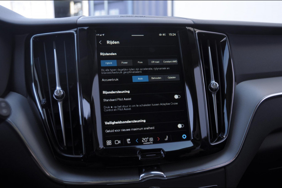 Volvo XC60 T6 350PK Automaat AWD Plus Dark / Adaptieve cruise control / Parkeersensoren met 360 camera / Stoel - en stuurwielverwarming / Elektrische stoelen met geheugen / Getint glas / Apple carplay / Keyless entry / Elektrische achterklep Volvo XC60 T6 350PK Automaat AWD Plus Dark / Adaptieve cruise control / Parkeersensoren met 360 camera / Stoel - en stuurwielverwarming / Elektrische stoelen met geheugen / Getint glas / Apple carplay / Keyless entry / Elektrische achterklep