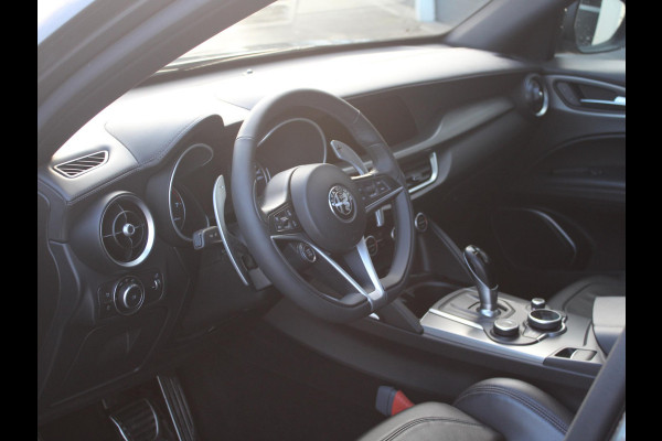 Alfa Romeo Stelvio 2.0 Turbo Aut. AWD B-Tech | Navi | Xenon | Camera | Veloce Int. | Schuif/Kanteldak | 20" | Apple Carplay | Keyless | Dashboard Leder