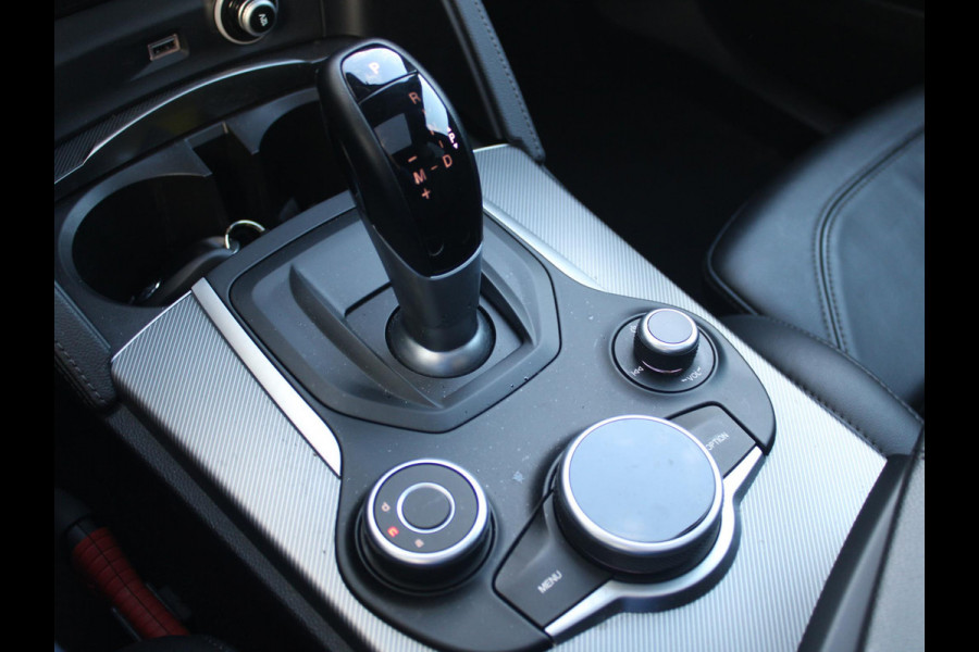 Alfa Romeo Stelvio 2.0 Turbo Aut. AWD B-Tech | Navi | Xenon | Camera | Veloce Int. | Schuif/Kanteldak | 20" | Apple Carplay | Keyless | Dashboard Leder