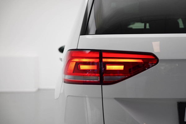 Volkswagen Touran 1.5 TSI Business 7p |Pano|Virtual|Keyless|Dodehoek|ACC|Camera|