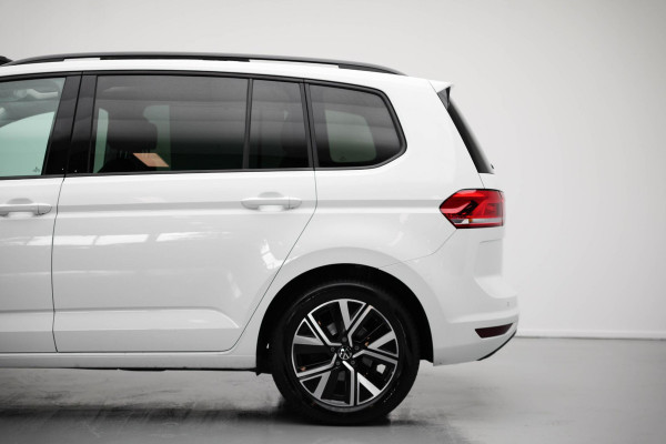 Volkswagen Touran 1.5 TSI Business 7p |Pano|Virtual|Keyless|Dodehoek|ACC|Camera|