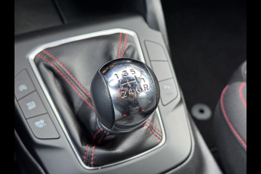 Ford FOCUS Wagon 1.0 EcoBoost ST Line Business 1e Eigenaar,Navi,Clima,Cruise,PDC V+A,125pk,6 Bak,N.A.P,APK tot 08-2027