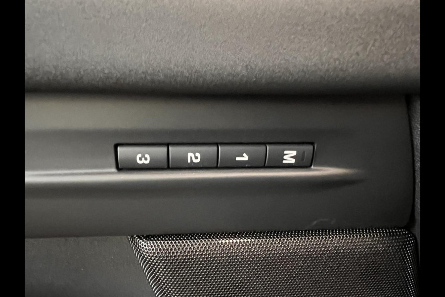 Land Rover Range Rover Evoque 1.5 P300e AWD R-Dynamic SE Panoramadak Navigatie Apple Carplay/Android Auto Camera Parkeersensoren Adaptive Cruise Control Dodehoek Assistent Elektrische achterklep Stoel- en stuurverwarming Memory stoelen Climate Control Ledverlichting