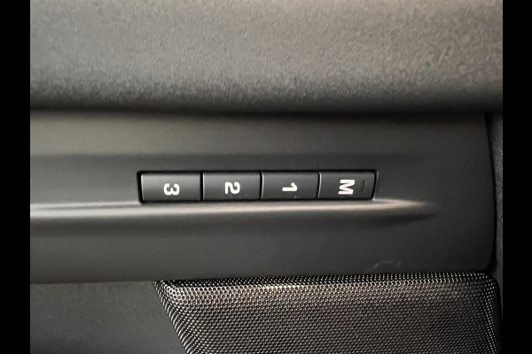 Land Rover Range Rover Evoque 1.5 P300e AWD R-Dynamic SE Panoramadak Navigatie Apple Carplay/Android Auto Camera Parkeersensoren Adaptive Cruise Control Dodehoek Assistent Elektrische achterklep Stoel- en stuurverwarming Memory stoelen Climate Control Ledverlichting