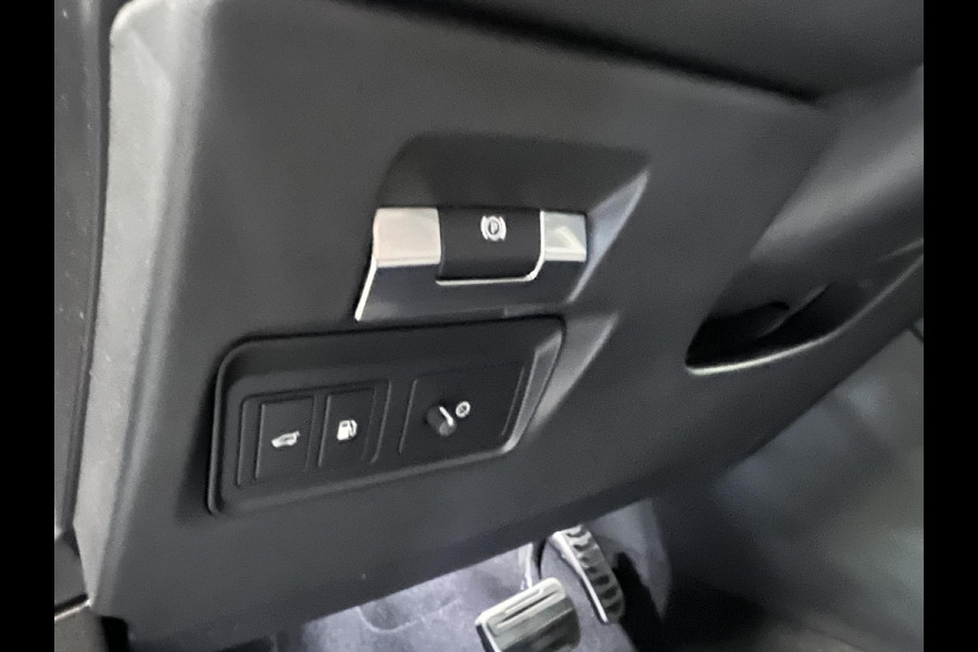 Land Rover Range Rover Evoque 1.5 P300e AWD R-Dynamic SE Panoramadak Navigatie Apple Carplay/Android Auto Camera Parkeersensoren Adaptive Cruise Control Dodehoek Assistent Elektrische achterklep Stoel- en stuurverwarming Memory stoelen Climate Control Ledverlichting