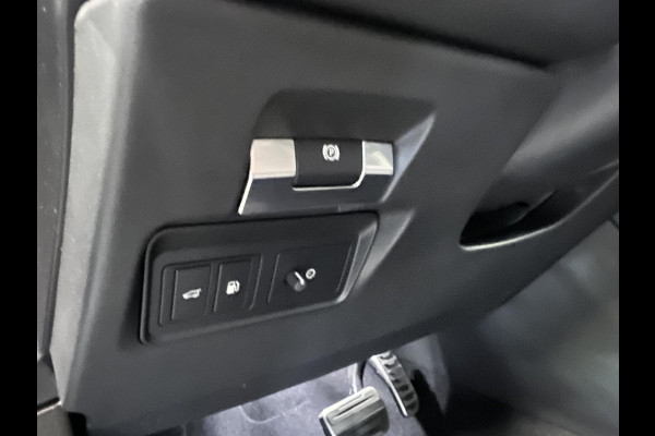 Land Rover Range Rover Evoque 1.5 P300e AWD R-Dynamic SE Panoramadak Navigatie Apple Carplay/Android Auto Camera Parkeersensoren Adaptive Cruise Control Dodehoek Assistent Elektrische achterklep Stoel- en stuurverwarming Memory stoelen Climate Control Ledverlichting