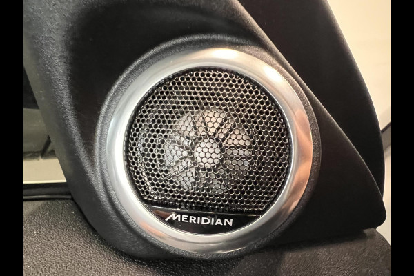 Land Rover Range Rover Evoque 1.5 P300e AWD R-Dynamic SE Panoramadak Navigatie Apple Carplay/Android Auto Camera Parkeersensoren Adaptive Cruise Control Dodehoek Assistent Elektrische achterklep Stoel- en stuurverwarming Memory stoelen Climate Control Ledverlichting