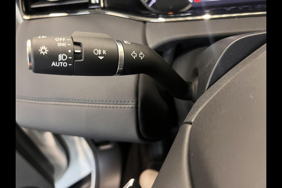 Land Rover Range Rover Evoque 1.5 P300e AWD R-Dynamic SE Panoramadak Navigatie Apple Carplay/Android Auto Camera Parkeersensoren Adaptive Cruise Control Dodehoek Assistent Elektrische achterklep Stoel- en stuurverwarming Memory stoelen Climate Control Ledverlichting