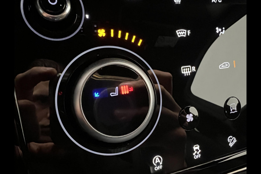 Land Rover Range Rover Evoque 1.5 P300e AWD R-Dynamic SE Panoramadak Navigatie Apple Carplay/Android Auto Camera Parkeersensoren Adaptive Cruise Control Dodehoek Assistent Elektrische achterklep Stoel- en stuurverwarming Memory stoelen Climate Control Ledverlichting