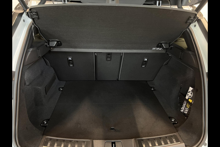 Land Rover Range Rover Evoque 1.5 P300e AWD R-Dynamic SE Panoramadak Navigatie Apple Carplay/Android Auto Camera Parkeersensoren Adaptive Cruise Control Dodehoek Assistent Elektrische achterklep Stoel- en stuurverwarming Memory stoelen Climate Control Ledverlichting