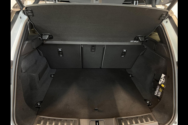 Land Rover Range Rover Evoque 1.5 P300e AWD R-Dynamic SE Panoramadak Navigatie Apple Carplay/Android Auto Camera Parkeersensoren Adaptive Cruise Control Dodehoek Assistent Elektrische achterklep Stoel- en stuurverwarming Memory stoelen Climate Control Ledverlichting