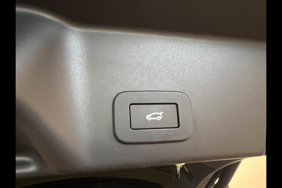 Land Rover Range Rover Evoque 1.5 P300e AWD R-Dynamic SE Panoramadak Navigatie Apple Carplay/Android Auto Camera Parkeersensoren Adaptive Cruise Control Dodehoek Assistent Elektrische achterklep Stoel- en stuurverwarming Memory stoelen Climate Control Ledverlichting