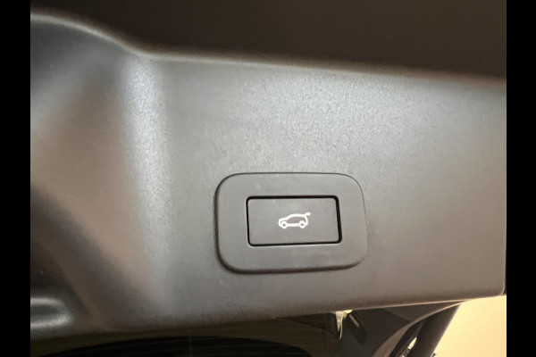 Land Rover Range Rover Evoque 1.5 P300e AWD R-Dynamic SE Panoramadak Navigatie Apple Carplay/Android Auto Camera Parkeersensoren Adaptive Cruise Control Dodehoek Assistent Elektrische achterklep Stoel- en stuurverwarming Memory stoelen Climate Control Ledverlichting