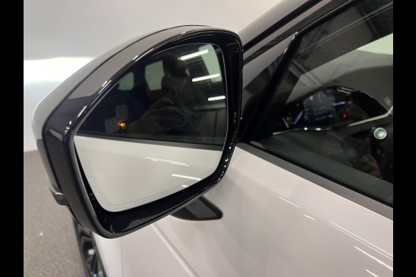 Land Rover Range Rover Evoque 1.5 P300e AWD R-Dynamic SE Panoramadak Navigatie Apple Carplay/Android Auto Camera Parkeersensoren Adaptive Cruise Control Dodehoek Assistent Elektrische achterklep Stoel- en stuurverwarming Memory stoelen Climate Control Ledverlichting