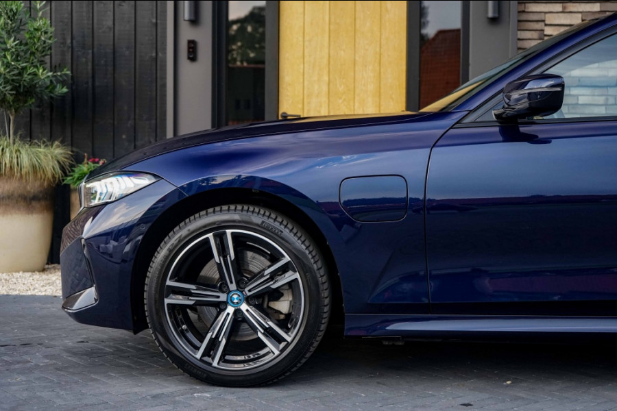 BMW 3 Serie Touring 330e xDrive M-Sport Individual