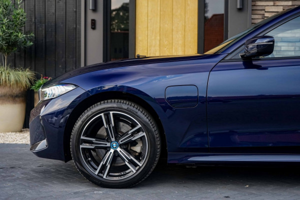 BMW 3 Serie Touring 330e xDrive M-Sport Individual