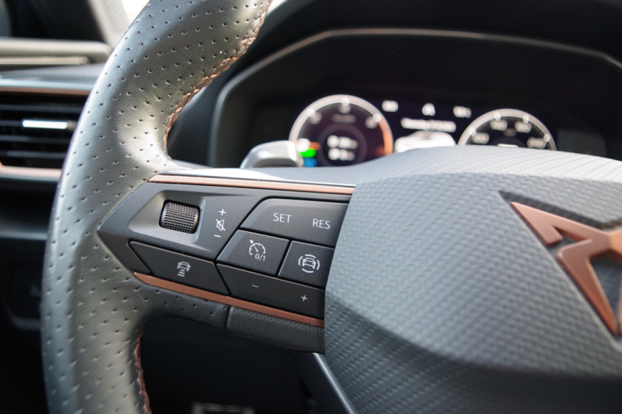 CUPRA Leon Sportstourer 1.4 e-Hybrid Essential 204 PK PHEV, Kuipstoelen, Winterpakket, LED, Groot-Navigatie