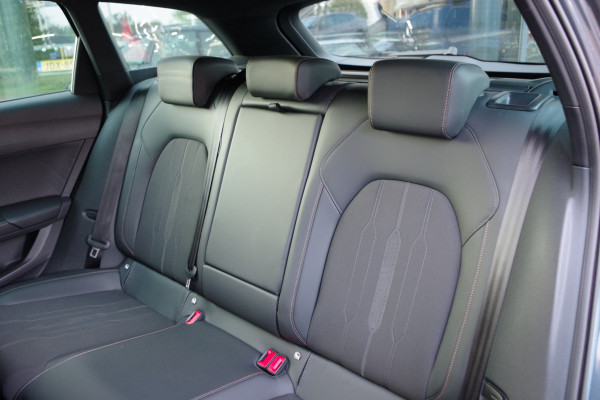 CUPRA Leon Sportstourer 1.4 e-Hybrid Essential 204 PK PHEV, Kuipstoelen, Winterpakket, LED, Groot-Navigatie