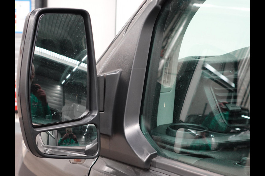 Ford Transit Custom 300 2.0 TDCI 130pk L2H1 Trend Automaat Airco Navigatie Cruisecontrol Camera Parkeersensoren Trekhaak Betimmering Ford Transit Custom 300 2.0 TDCI 130pk L2H1 Trend Automaat Airco Navigatie Cruisecontrol Camera Parkeersensoren Trekhaak Betimmering