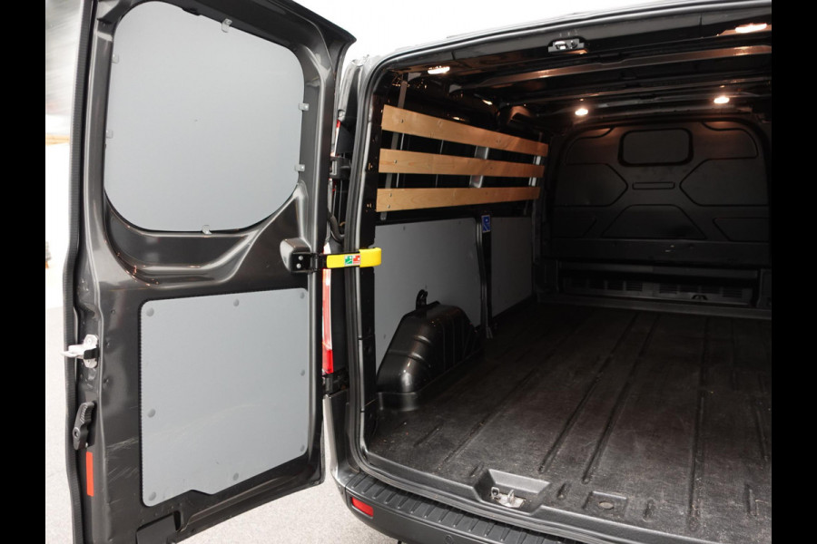Ford Transit Custom 300 2.0 TDCI 130pk L2H1 Trend Automaat Airco Navigatie Cruisecontrol Camera Parkeersensoren Trekhaak Betimmering Ford Transit Custom 300 2.0 TDCI 130pk L2H1 Trend Automaat Airco Navigatie Cruisecontrol Camera Parkeersensoren Trekhaak Betimmering