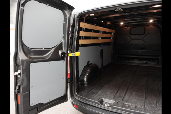 Ford Transit Custom 300 2.0 TDCI 130pk L2H1 Trend Automaat Airco Navigatie Cruisecontrol Camera Parkeersensoren Trekhaak Betimmering Ford Transit Custom 300 2.0 TDCI 130pk L2H1 Trend Automaat Airco Navigatie Cruisecontrol Camera Parkeersensoren Trekhaak Betimmering