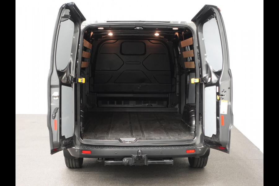 Ford Transit Custom 300 2.0 TDCI 130pk L2H1 Trend Automaat Airco Navigatie Cruisecontrol Camera Parkeersensoren Trekhaak Betimmering Ford Transit Custom 300 2.0 TDCI 130pk L2H1 Trend Automaat Airco Navigatie Cruisecontrol Camera Parkeersensoren Trekhaak Betimmering